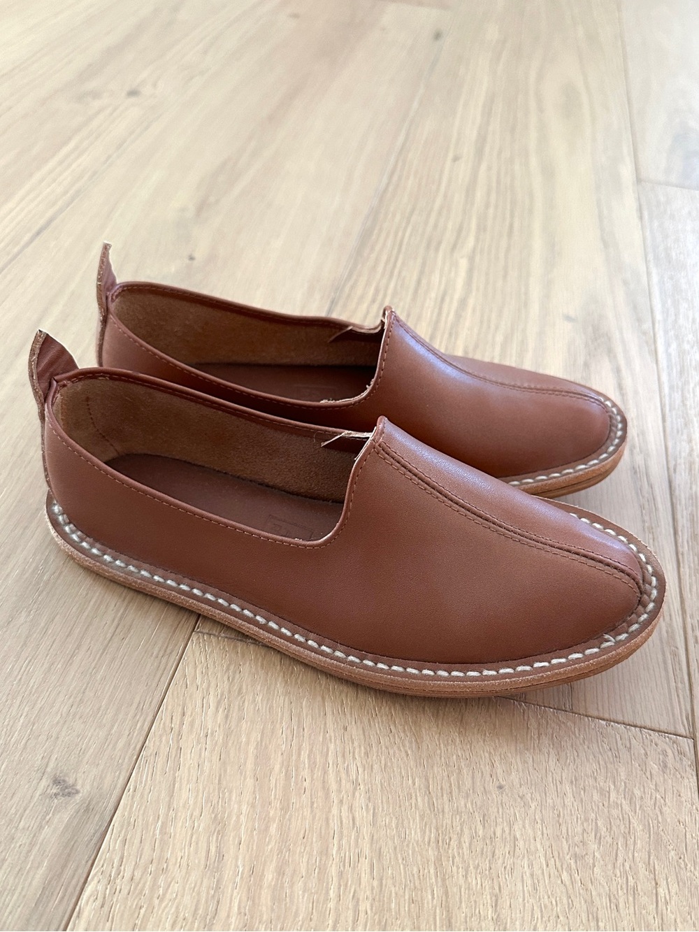 Vayarta Handmade Leather Slip-On Loafers in Bronze Metallic size 6